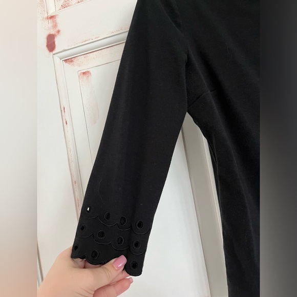 🌟🖤Petite scallop trim top 3/4 inch sleeve🖤 - Picture 4 of 4
